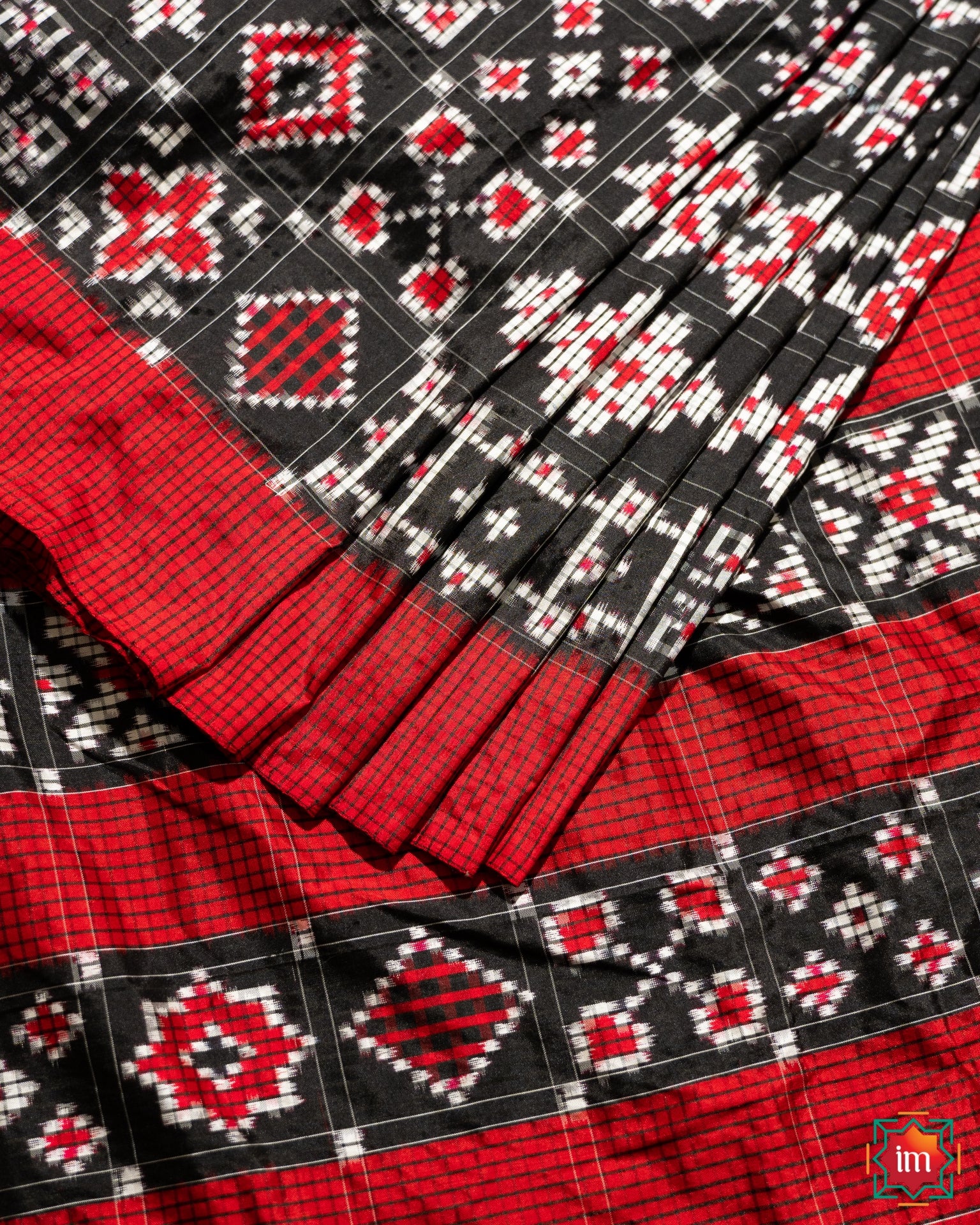 Unraveling the Intricacies of Ikkat Weaving in India – THE INDIAN MOTIF