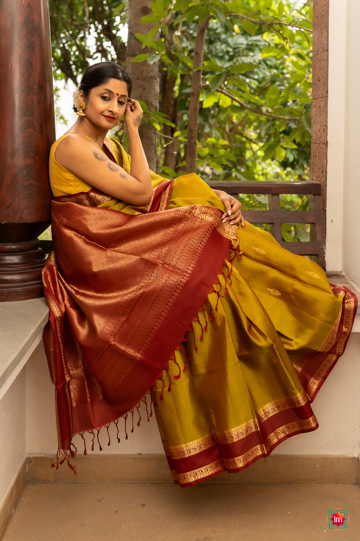 Mehendi-Red-Handloom-Silk-Saree-Heena-The-Indian-Motif