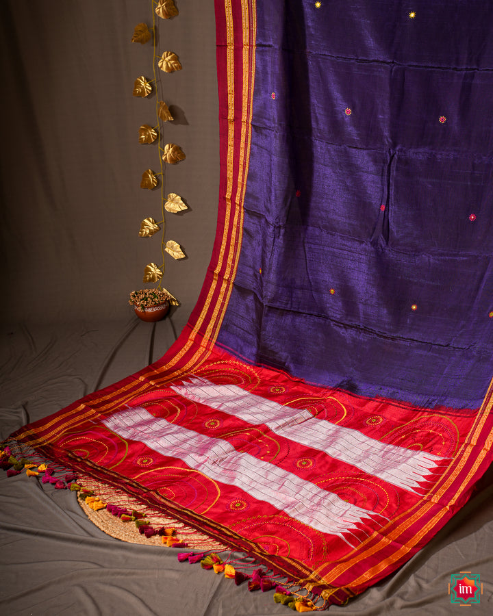 Ilkal Cotton Purple saree is kept on a jute mat.