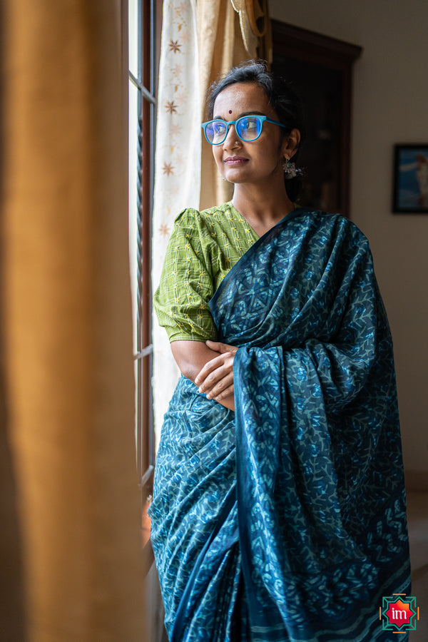 Indigo White Floral Bagru Handblock Printed Mul Cotton Saree Paudha